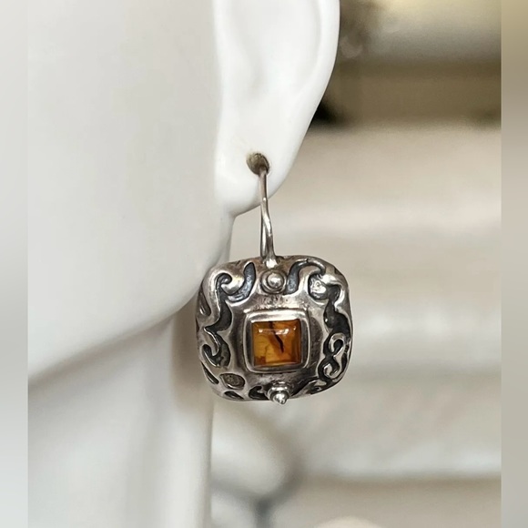 Silpada Vintage Sterling & Amber Scroll Engraved Locking Wire Earrings - Picture 11 of 14